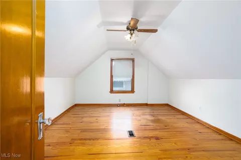 8007 Essen Ave, Parma, OH 44129 photo 27