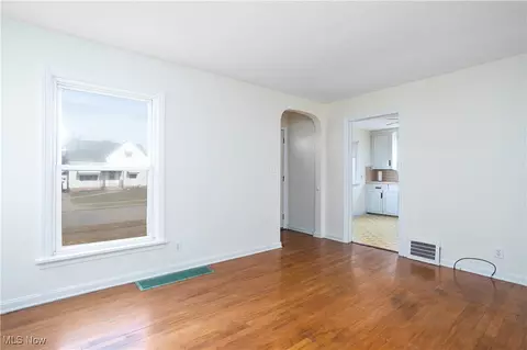 8007 Essen Ave, Parma, OH 44129 photo 14