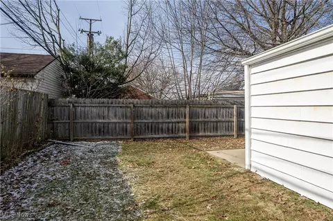 8007 Essen Ave, Parma, OH 44129 photo 6