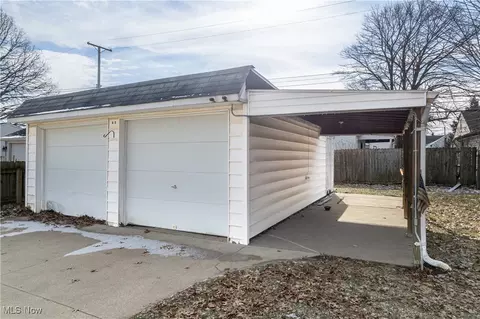 8007 Essen Ave, Parma, OH 44129 photo 5