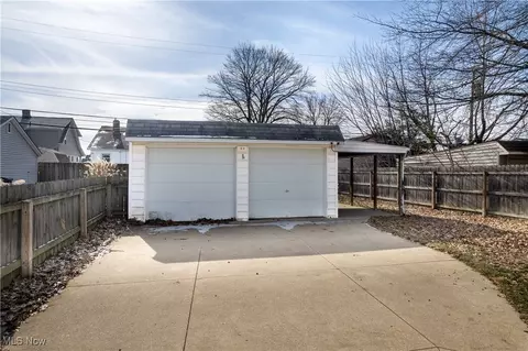 8007 Essen Ave, Parma, OH 44129 photo 4