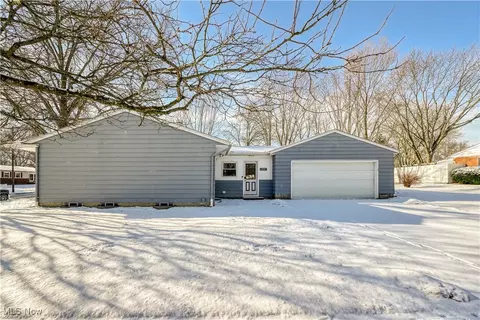 2310 Norman Dr, Stow, OH 44224
