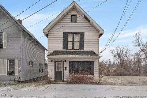 1316 W 3rd St, Ashtabula, OH 44004