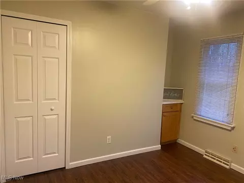 Bedroom - 2049 W 16th St, Ashtabula, OH 44004 photo 4 of 4