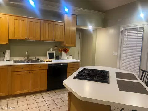 Kitchen - 2049 W 16th St, Ashtabula, OH 44004 photo 2 of 4