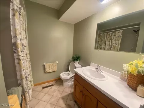 Bath - 2049 W 16th St, Ashtabula, OH 44004 photo 1 of 7