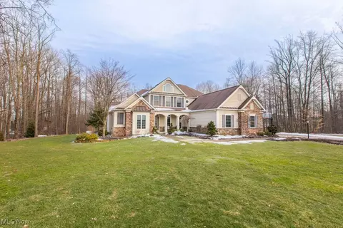 2274 Angela Vista Dr, Hinckley, OH 44233
