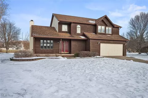 9599 Graystone Ln, Mentor, OH 44060