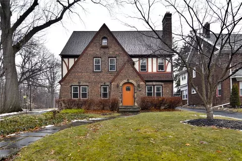 3121 Euclid Heights Blvd, Cleveland Heights, OH 44118
