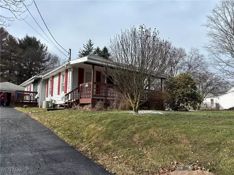 6245 Wall St, Ravenna, OH 44266