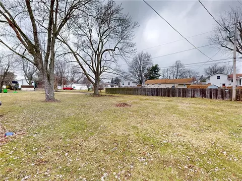 1004 E Rice St, Alliance, OH 44601 photo 9