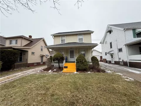 2119 Clarence Ave, Lakewood, OH 44107