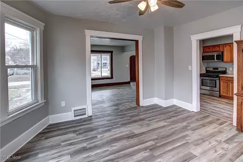 227 Spruce St, Elyria, OH 44035 photo 7