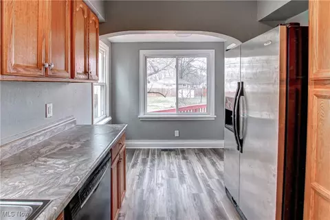 227 Spruce St, Elyria, OH 44035 photo 5