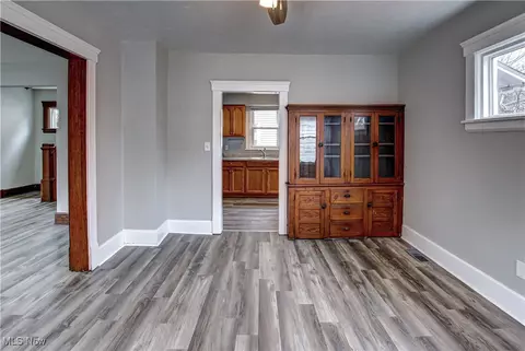 227 Spruce St, Elyria, OH 44035 photo 9