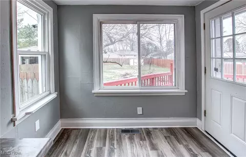 227 Spruce St, Elyria, OH 44035 photo 6