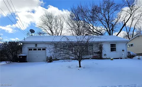 2204 Lynn Dr, Akron, OH 44312