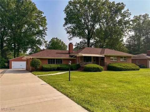 330 Mansell Dr, Youngstown, OH 44505