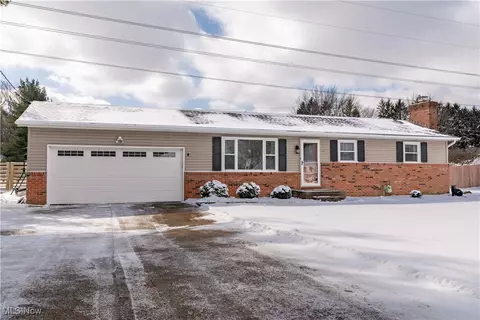 3506 Dotwood St NW, North Canton, OH 44720
