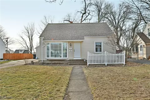 819 Bonnie Brae Ave NE, Warren, OH 44483