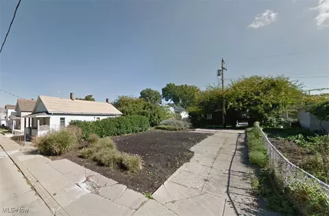 1347 W 69th St, Cleveland, OH 44102