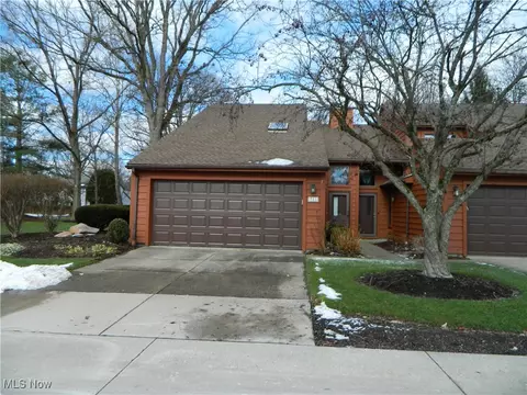 731 Village Club Rd, Sagamore Hills, OH 44067