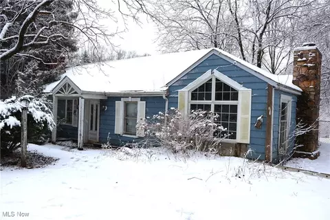 16729 Savage Rd, Chagrin Falls, OH 44023