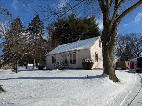 187 3rd St, Barberton, OH 44203