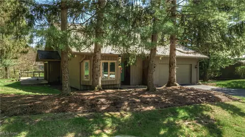 325 Inwood Trl, Aurora, OH 44202