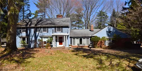 5271 Ridgebury Blvd, Lyndhurst, OH 44124