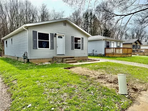 1560 Thurston St, Akron, OH 44320
