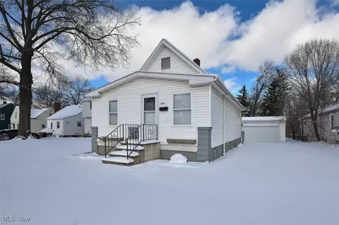 5004 Snow Rd, Parma, OH 44134