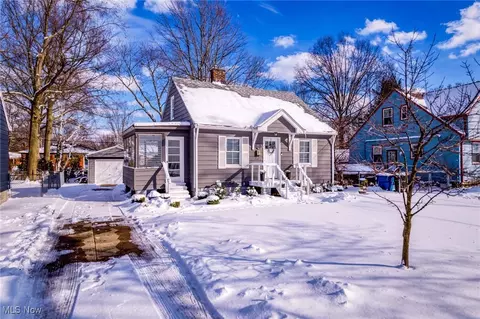 589 Columbia Rd, Bay Village, OH 44140