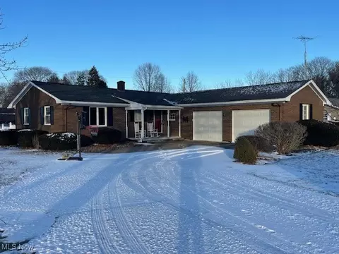125 Parkview Dr, Bolivar, OH 44612