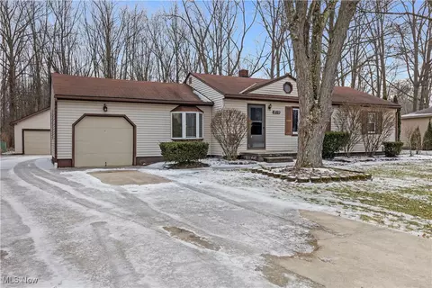 2719 Elizabeth St, Avon, OH 44011