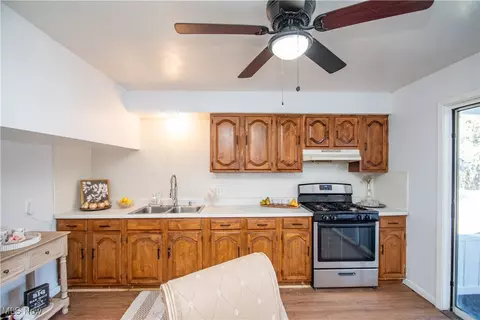 Kitchen - 7433 Ranier Trl, Boardman, OH 44512 photo 2 of 6