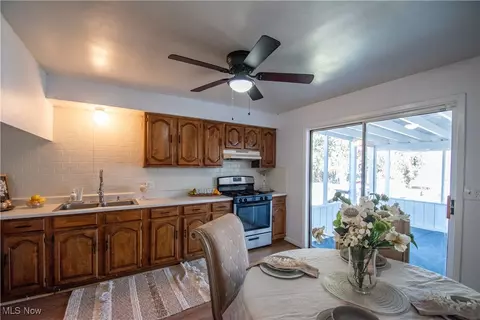 Kitchen - 7433 Ranier Trl, Boardman, OH 44512 photo 5 of 6