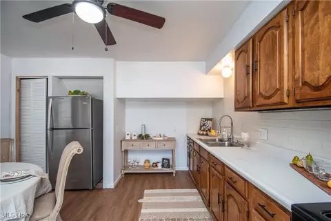 Kitchen - 7433 Ranier Trl, Boardman, OH 44512 photo 6 of 6