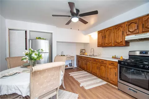 Kitchen - 7433 Ranier Trl, Boardman, OH 44512 photo 4 of 6