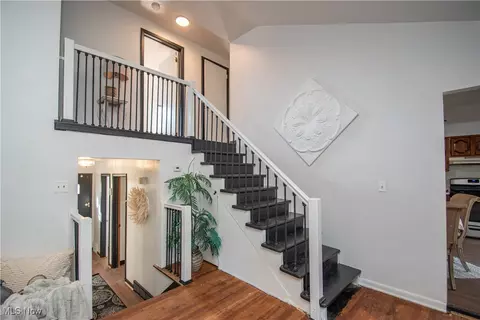 Entry Way - 7433 Ranier Trl, Boardman, OH 44512 photo 3 of 6