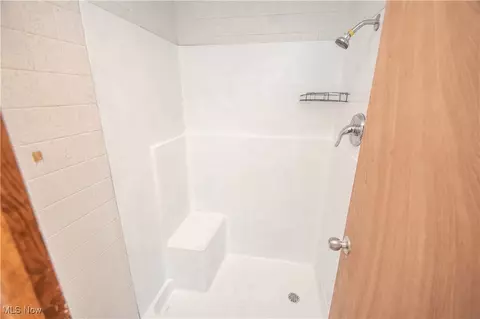 Bath - 7433 Ranier Trl, Boardman, OH 44512 photo 2 of 4