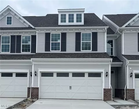 975 Memory Ln # -4, Aurora, OH 44202