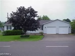 1255 Fairy Falls Dr, Coshocton, OH 43812