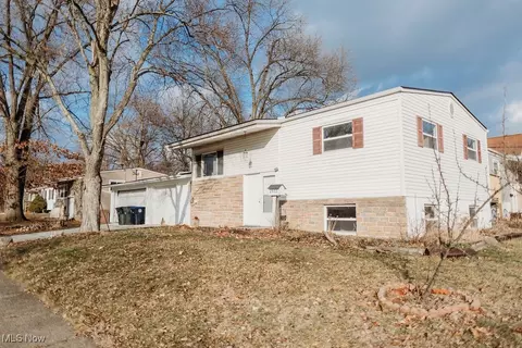 2933 Unclmorse Ave, Akron, OH 44314