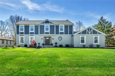 9941 River Oaks Dr, North Royalton, OH 44133