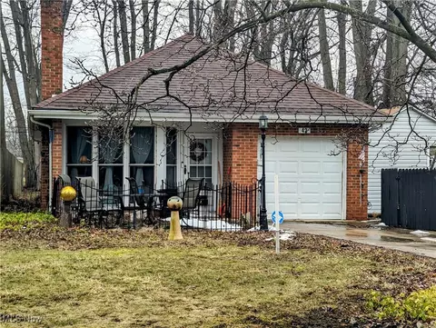 42 Shawondassee, Timberlake, OH 44095