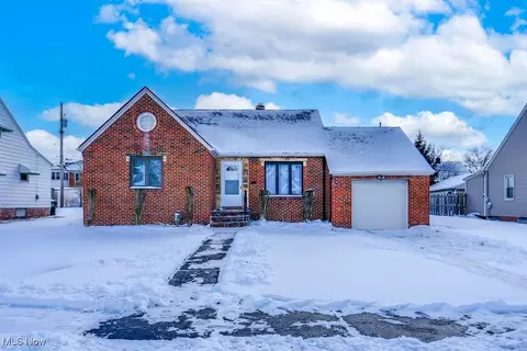 7609 Renwood Dr, Parma, OH 44129