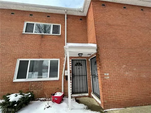 4958 Caroline Dr #8, Warrensville Heights, OH 44128
