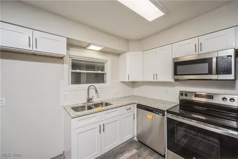 2125-2127 E 31 St, Lorain, OH 44055 photo 10