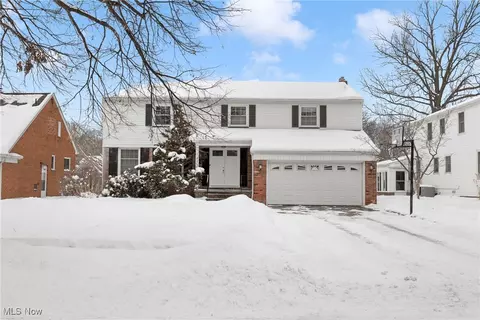 4558 Parkedge Dr, Fairview Park, OH 44126